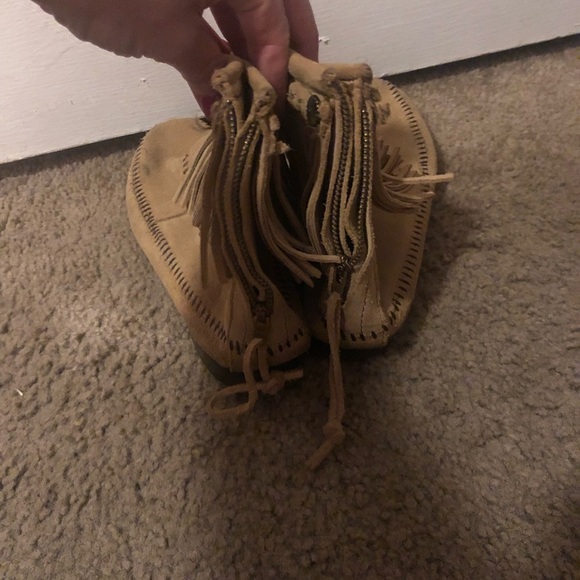 Minnetonka size 7 light brown moccasins - Picture 4 of 7